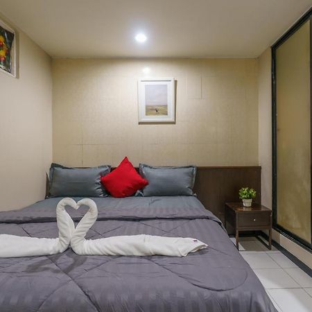 Cheqinn Bed Sukhumvit 4 Nana Plaza Бангкок Экстерьер фото