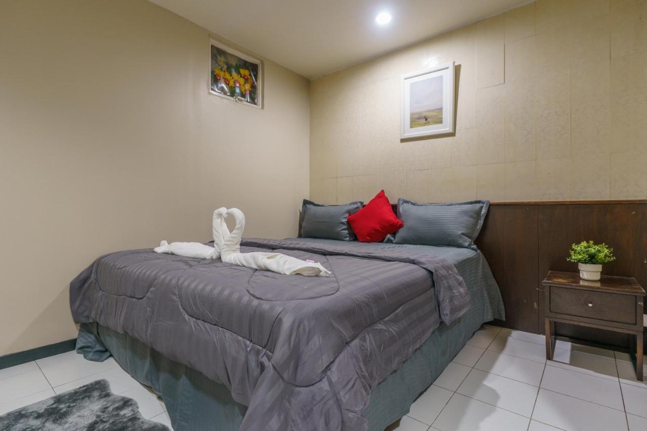 Cheqinn Bed Sukhumvit 4 Nana Plaza Бангкок Экстерьер фото