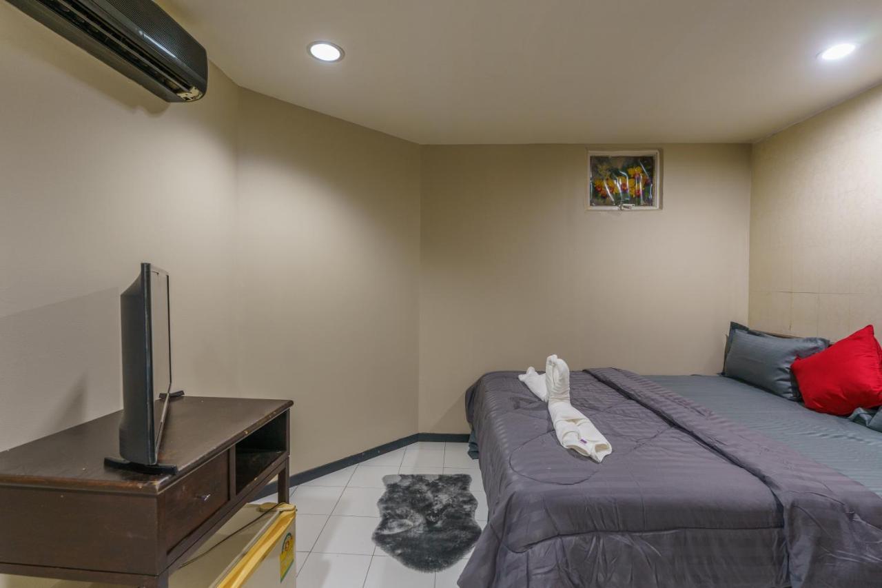 Cheqinn Bed Sukhumvit 4 Nana Plaza Бангкок Экстерьер фото