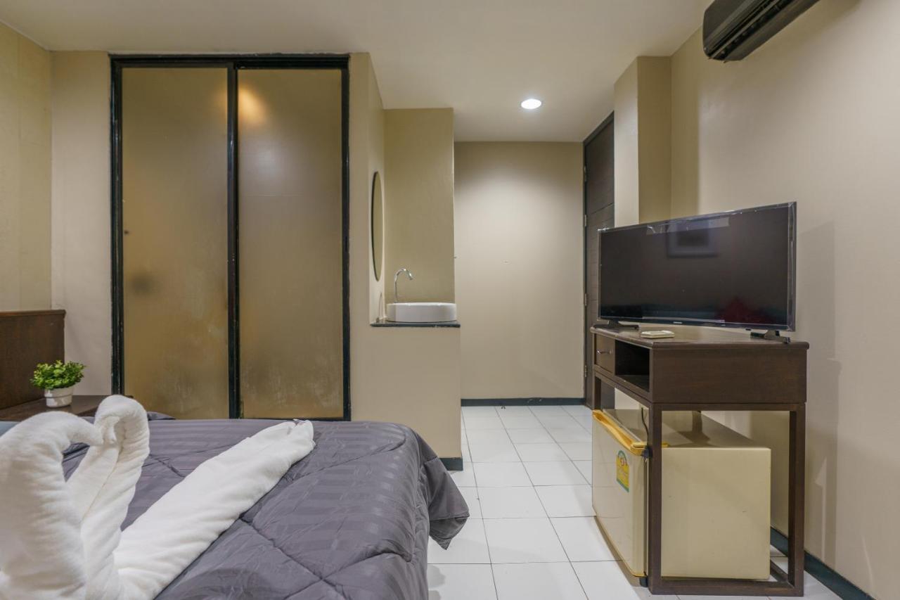 Cheqinn Bed Sukhumvit 4 Nana Plaza Бангкок Экстерьер фото