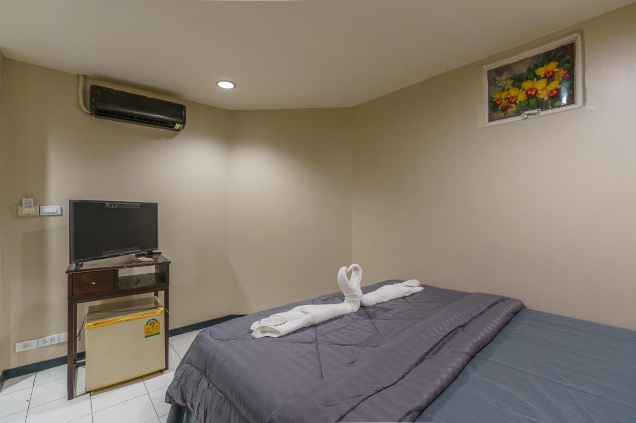 Cheqinn Bed Sukhumvit 4 Nana Plaza Бангкок Экстерьер фото