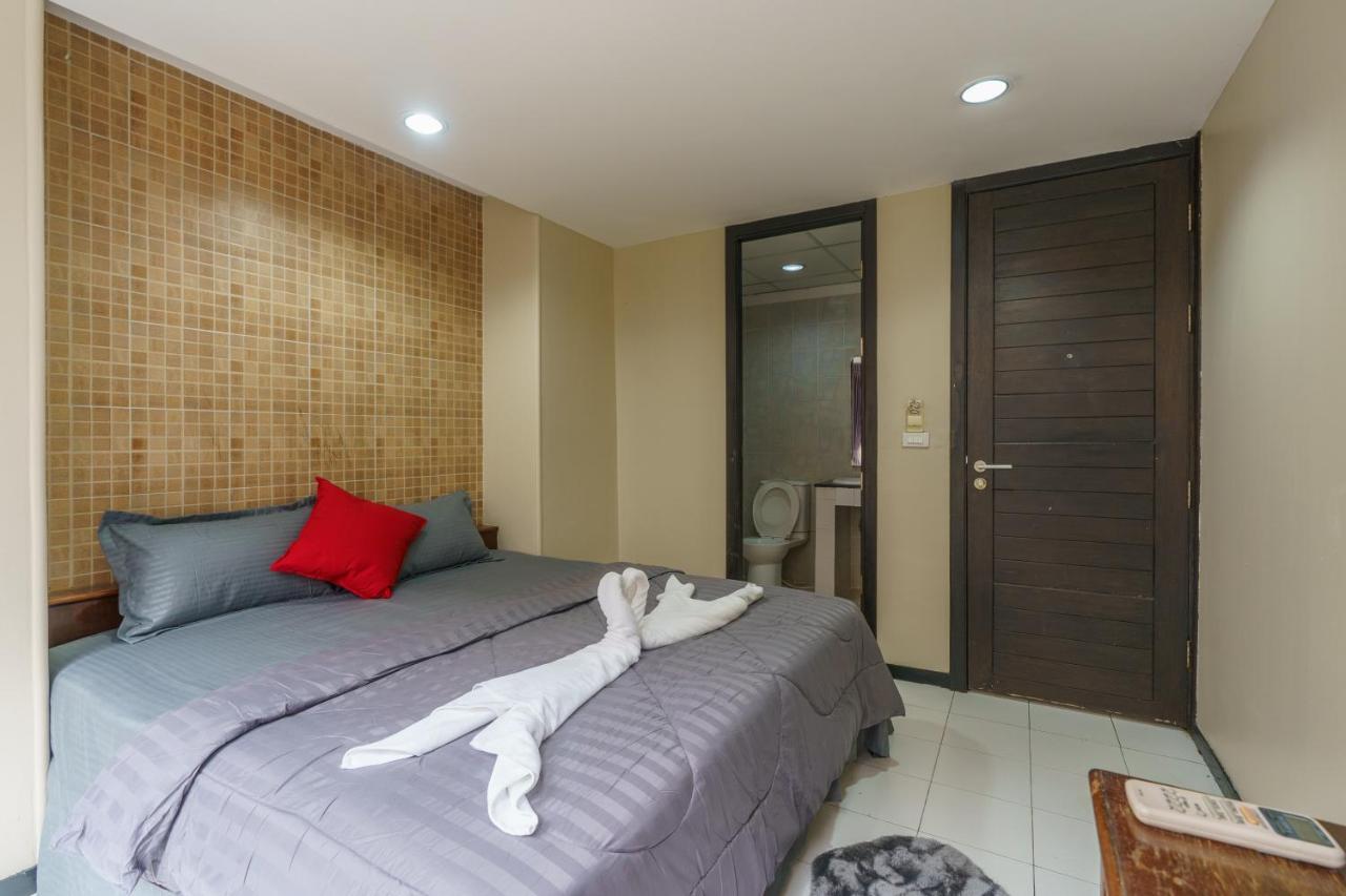 Cheqinn Bed Sukhumvit 4 Nana Plaza Бангкок Экстерьер фото