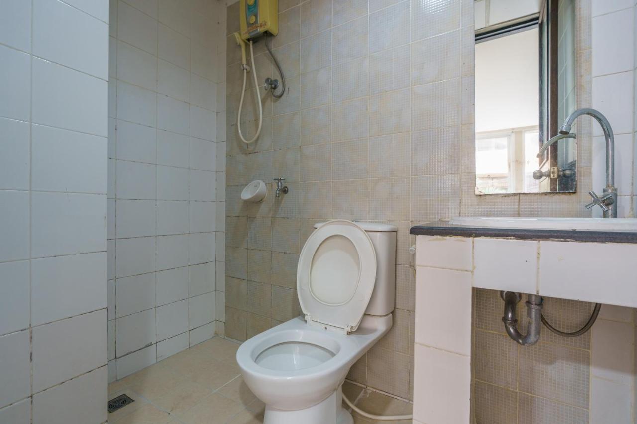 Cheqinn Bed Sukhumvit 4 Nana Plaza Бангкок Экстерьер фото