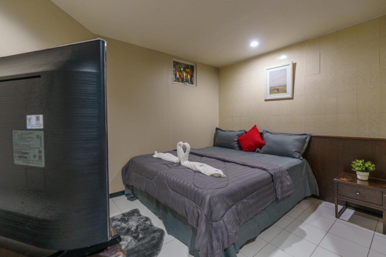 Cheqinn Bed Sukhumvit 4 Nana Plaza Бангкок Экстерьер фото