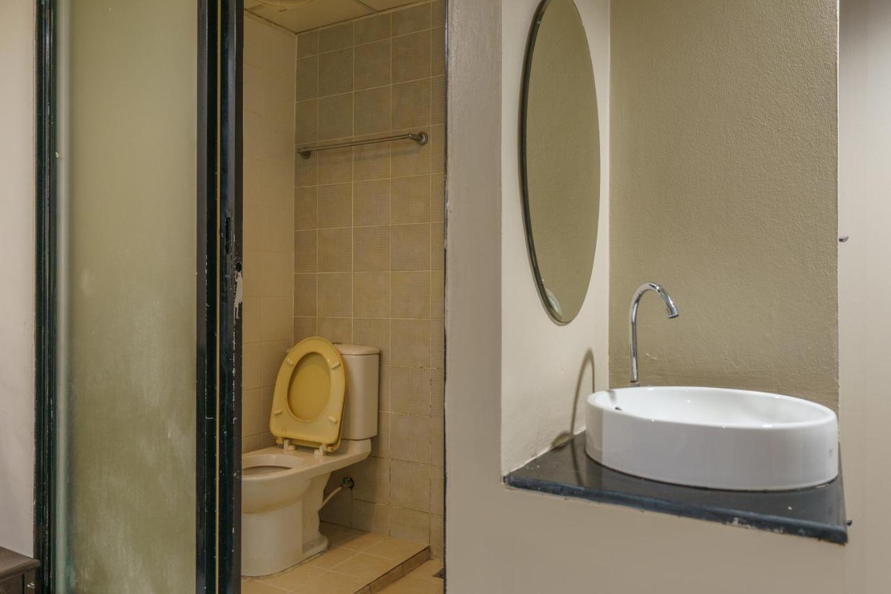 Cheqinn Bed Sukhumvit 4 Nana Plaza Бангкок Экстерьер фото