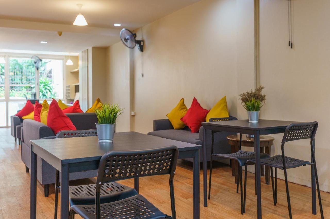 Cheqinn Bed Sukhumvit 4 Nana Plaza Бангкок Экстерьер фото