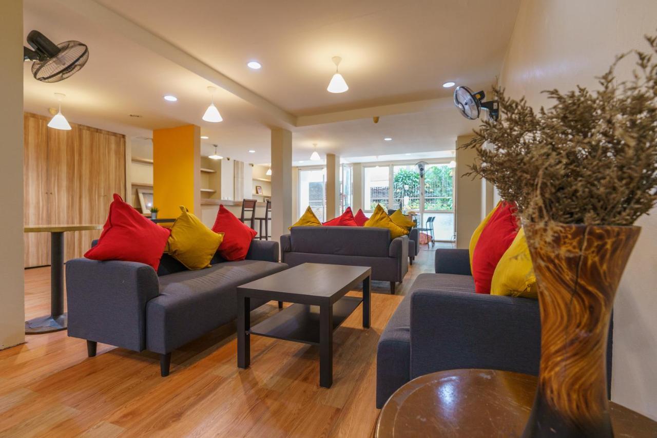 Cheqinn Bed Sukhumvit 4 Nana Plaza Бангкок Экстерьер фото