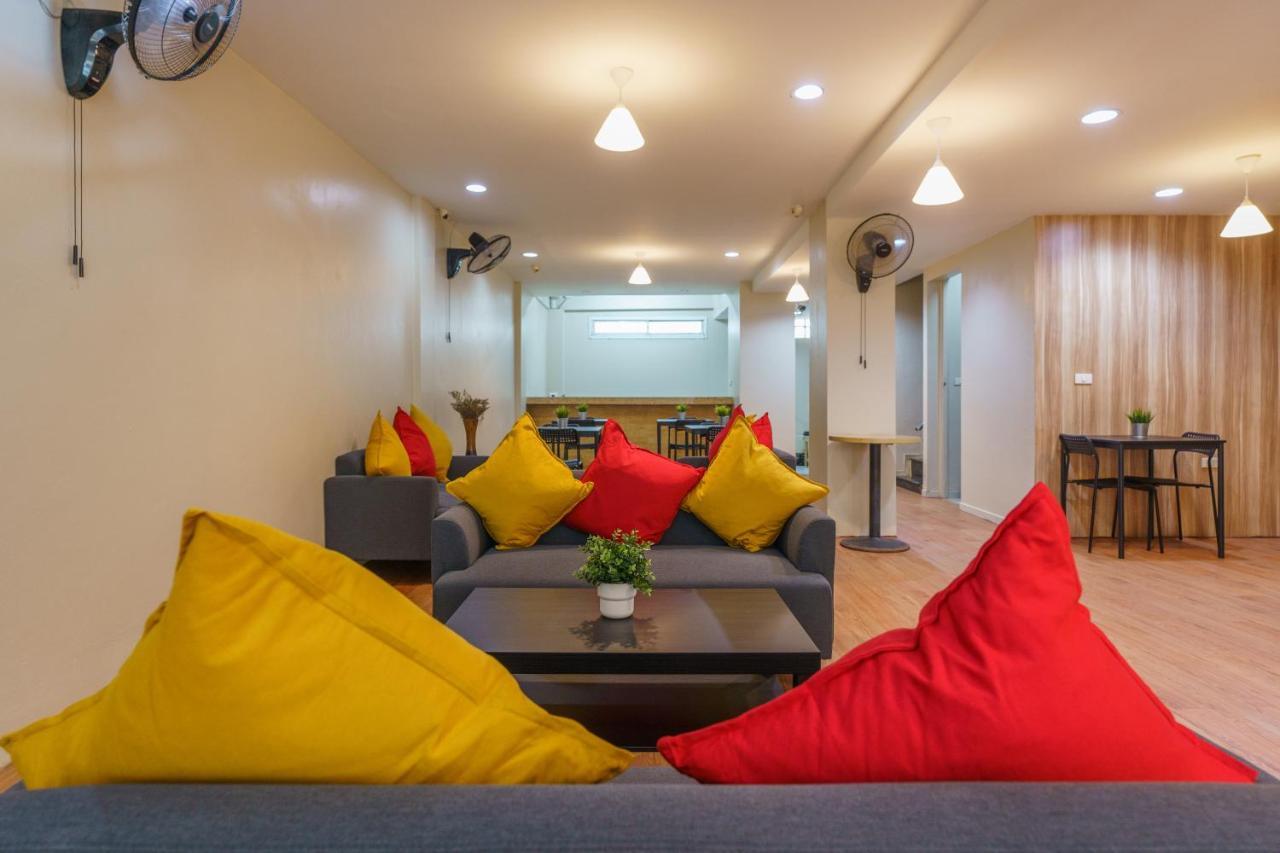 Cheqinn Bed Sukhumvit 4 Nana Plaza Бангкок Экстерьер фото