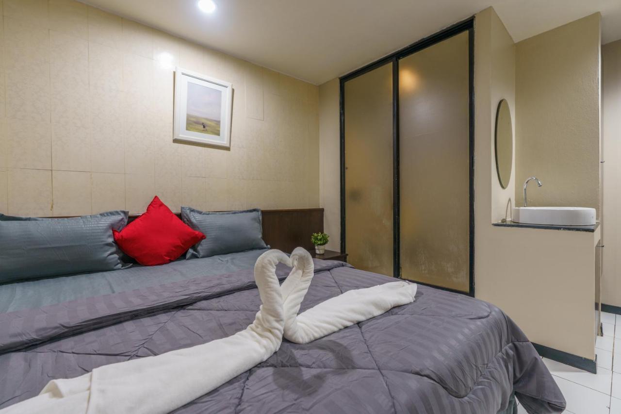 Cheqinn Bed Sukhumvit 4 Nana Plaza Бангкок Экстерьер фото